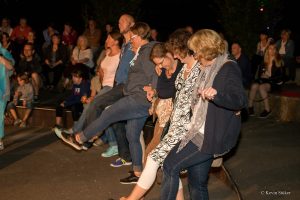 Tanzen im Sitzen für Frauen ab 60 Jahre @ Dorfgemeinschaftshaus